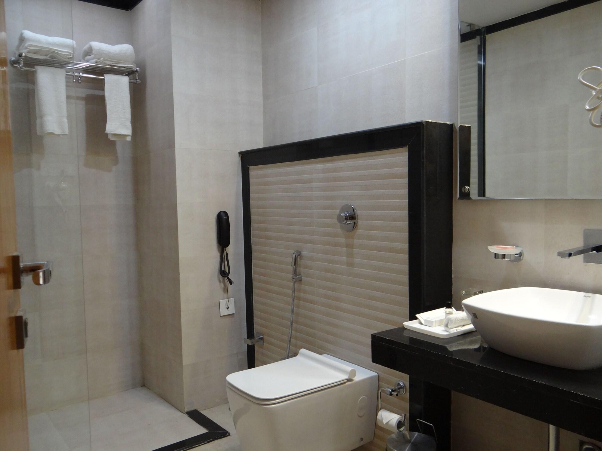 Hotel Tridev Varanasi Exterior foto